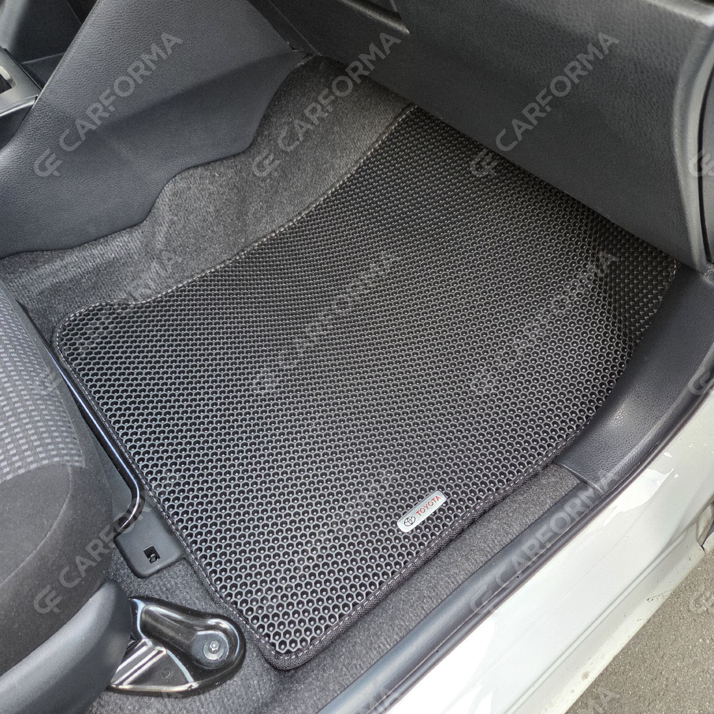 Коврики на Toyota Yaris L 2013&nbsp;-&nbsp;2026 в Симферополе