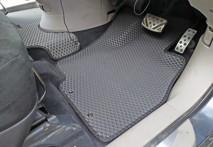 Коврики на Mitsubishi Grandis 2003 - 2009 в Симферополе