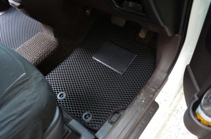 Ворсовые коврики на Toyota Porte II 2012 - 2020 в Симферополе