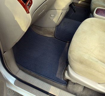 Коврики на Toyota Ipsum II 2001 - 2009 в Симферополе