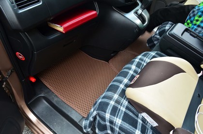 Коврики на Nissan Serena (C27) 2016 - 2022 в Симферополе
