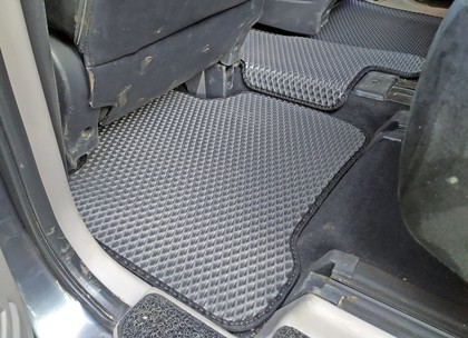 Коврики на Mitsubishi Grandis 2003 - 2009 в Симферополе