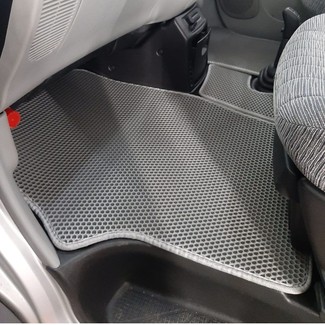 Коврики на Mitsubishi Delica 4 1994 - 2007 в Симферополе