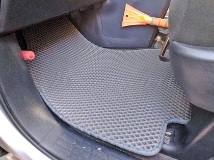 Коврики на Toyota Voxy (R80) 2014 - 2021 в Симферополе