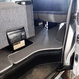 Коврики на Mitsubishi Delica 4 1994 - 2007 в Симферополе