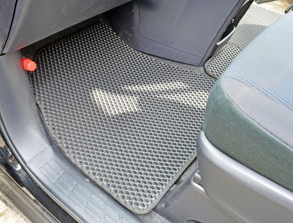 Коврики на Toyota Voxy (R80) 2014 - 2021 в Симферополе