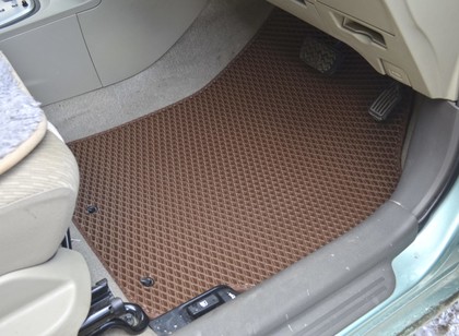 Коврики на Toyota Belta 2005 - 2012 в Симферополе