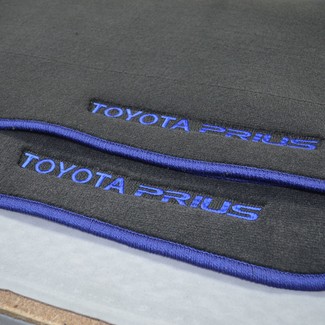Коврики на Toyota Prius Alpha 2011 - 2021 в Симферополе
