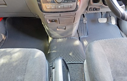 Коврики на Toyota Ipsum II 2001 - 2009 в Симферополе