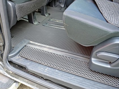 Коврики на Toyota Voxy (R80) 2014 - 2021 в Симферополе