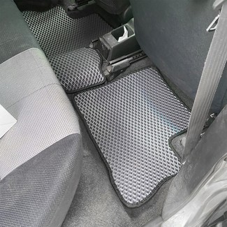 Коврики на Daihatsu Storia 1998 - 2004 в Симферополе