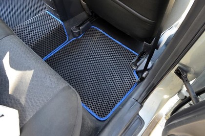 Коврики на Toyota Avensis II 2002 - 2008 в Симферополе