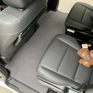 Коврики на Toyota Voxy (R80) 2014 - 2021 в Симферополе