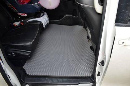 Коврики на Toyota Voxy (R80) 2014 - 2021 в Симферополе