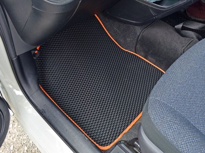 Ворсовые коврики на Toyota Sienta II 2015 - 2022 в Симферополе