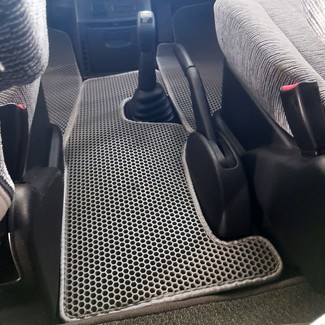 Коврики на Mitsubishi Delica 4 1994 - 2007 в Симферополе