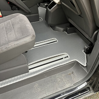 Ворсовые коврики на Volkswagen Multivan (T7) 2021 - 2026 в Симферополе Ворсовые коврики на Volkswagen Multivan (T7) 2021 - 2026 в Симферополе