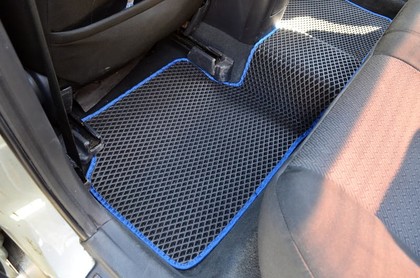 Коврики на Toyota Avensis II 2002 - 2008 в Симферополе