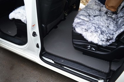 Коврики на Toyota Voxy (R80) 2014 - 2021 в Симферополе