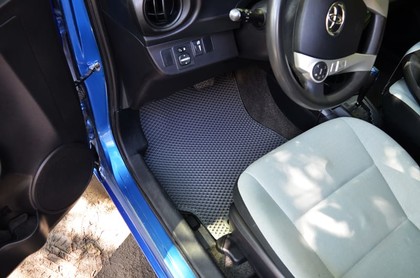 Коврики на Toyota Prius C 2011 - 2021 в Симферополе