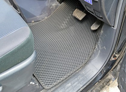 Коврики на Toyota Voxy (R80) 2014 - 2021 в Симферополе
