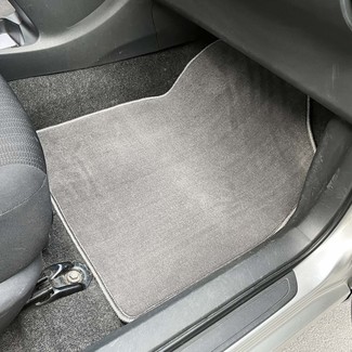 Коврики на Toyota Auris I 2006 - 2012 в Симферополе