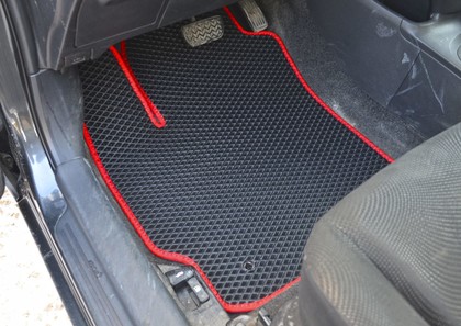 Коврики на Toyota Yaris II 2005 - 2011 в Симферополе