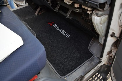 Ворсовые коврики на Mitsubishi Fuso Canter VII широкая кабина 2002 - 2017 в Симферополе
