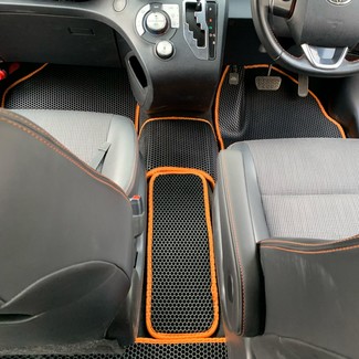 Ворсовые коврики на Toyota Sienta II 2015 - 2022 в Симферополе