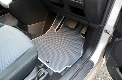 Коврики на Mazda Premacy II 2005 - 2010 в Симферополе