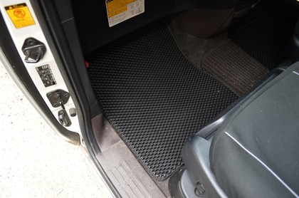 Ворсовые коврики на Toyota Porte II 2012 - 2020 в Симферополе