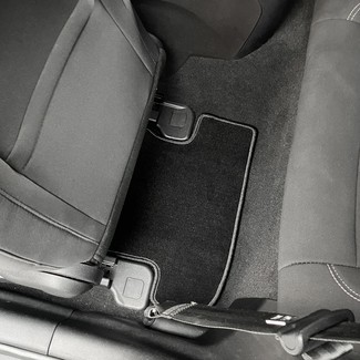 Ворсовые коврики на Ford Mustang VI 2013 - 2023 в Симферополе