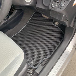 Ворсовые коврики на Toyota Aqua (P10) 2011 - 2021 в Симферополе