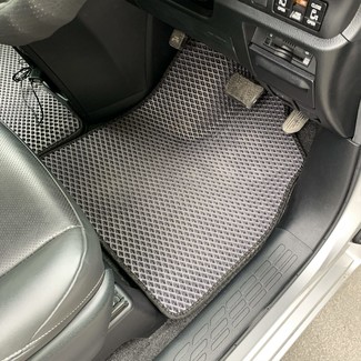 Коврики на Toyota Voxy (R80) 2014 - 2021 в Симферополе