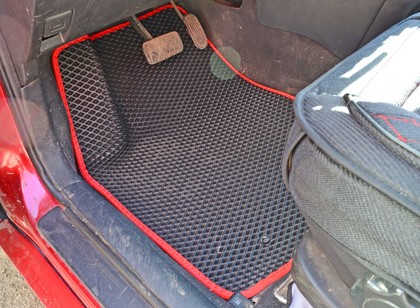 Коврики на Pontiac Vibe I 2002 - 2008 в Симферополе
