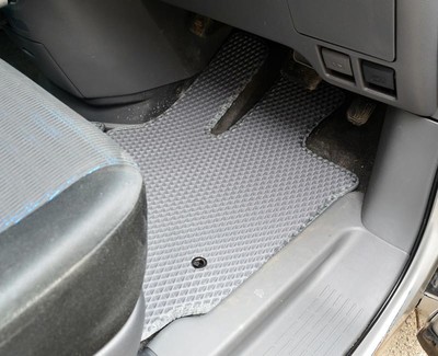 Коврики на Toyota Voxy (R70) 2007 - 2013 в Симферополе