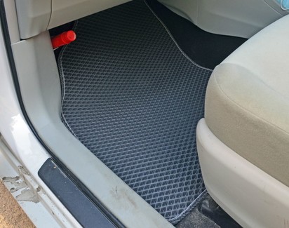 Коврики на Toyota Prius Alpha 2011 - 2021 в Симферополе