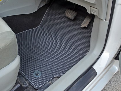 Коврики на Toyota Prius Alpha 2011 - 2021 в Симферополе