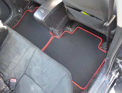 Коврики на Toyota Yaris II 2005 - 2011 в Симферополе