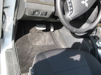 Ворсовые коврики на Mitsubishi Pajero IV 2006 - 2021 в Симферополе