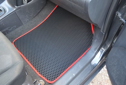 Коврики на Toyota Yaris II 2005 - 2011 в Симферополе