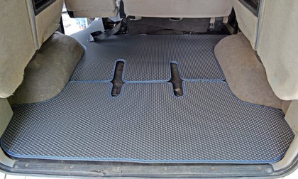 Коврики на Mitsubishi Delica 4 1994 - 2007 в Симферополе