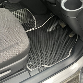 Ворсовые коврики на Toyota Sienta II 2015 - 2022 в Симферополе