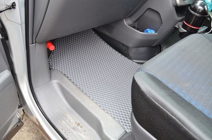 Коврики на Toyota Voxy (R70) 2007 - 2013 в Симферополе