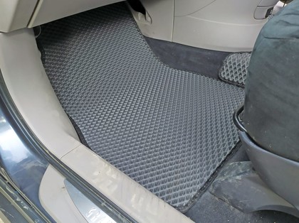 Коврики на Mitsubishi Grandis 2003 - 2009 в Симферополе