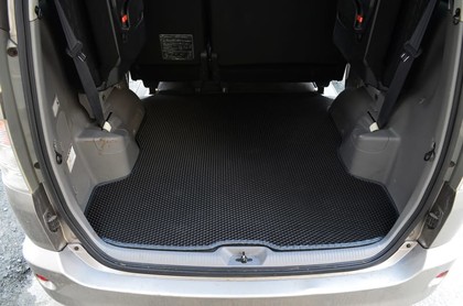 Коврики на Toyota Voxy (R60) 2001 - 2007 в Симферополе