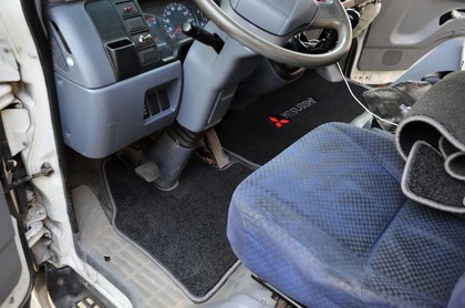 Ворсовые коврики на Mitsubishi Fuso Canter VII широкая кабина 2002 - 2017 в Симферополе