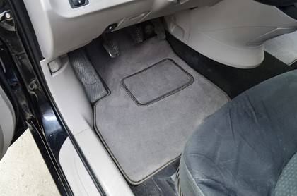 Коврики на Mitsubishi Grandis 2003 - 2009 в Симферополе